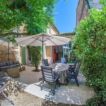 Piscine De La Propriete, Maison Avec Clim Dans Les Chambres, Parking